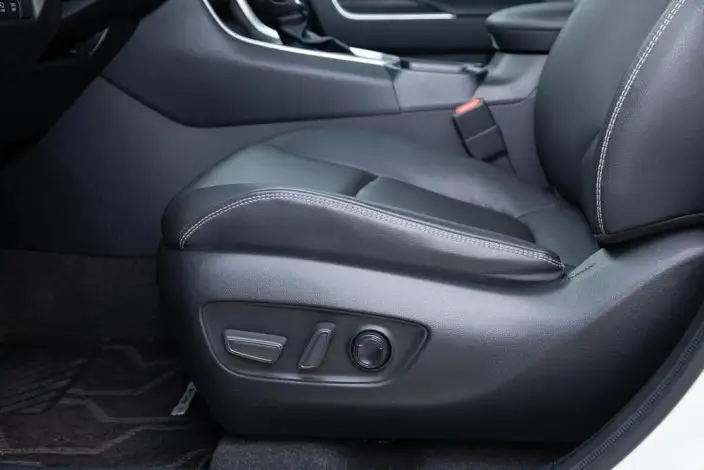 Toyota RAV4 2023 Model 2.0L CVT 2WD 20th Anniversary Platinum Memorial Edition – фото 8