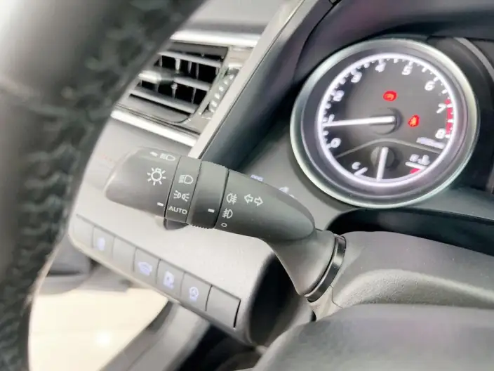 Toyota Camry 2022 Model 2.0GVP Leading version – фото 8