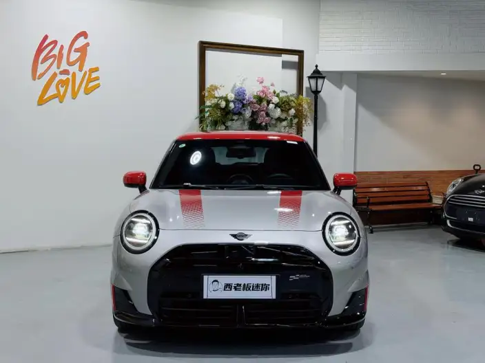 ElectricMINI JCW 2025 Model JOHN COOPER WORKS – фото 2