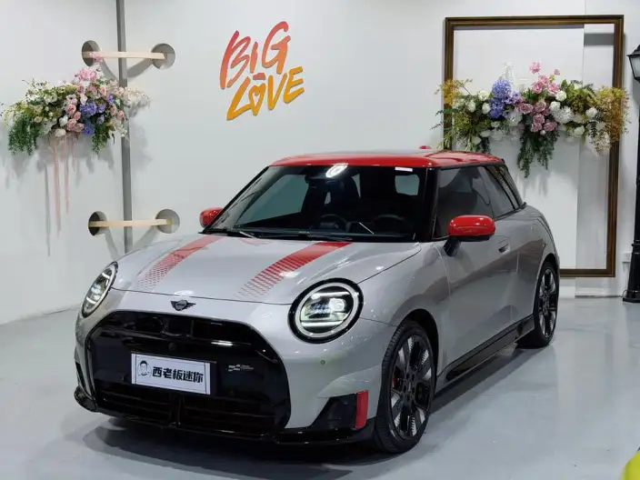 ElectricMINI JCW 2025 Model JOHN COOPER WORKS