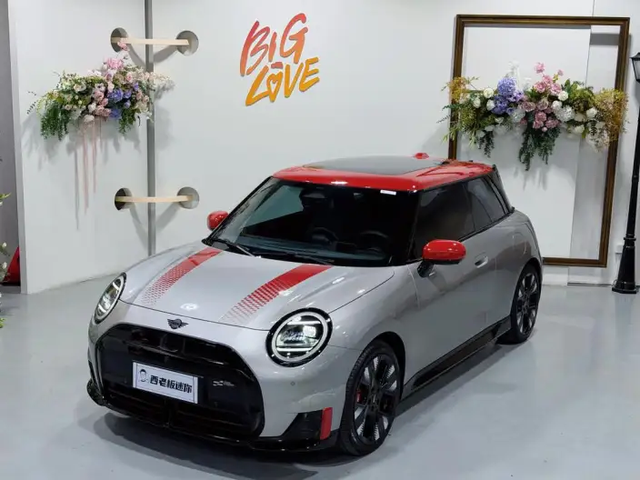 ElectricMINI JCW 2025 Model JOHN COOPER WORKS – фото 8