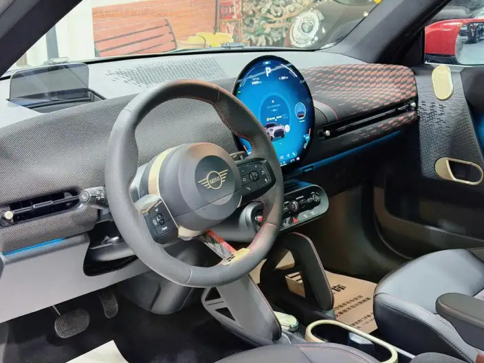 ElectricMINI JCW 2025 Model JOHN COOPER WORKS – фото 10