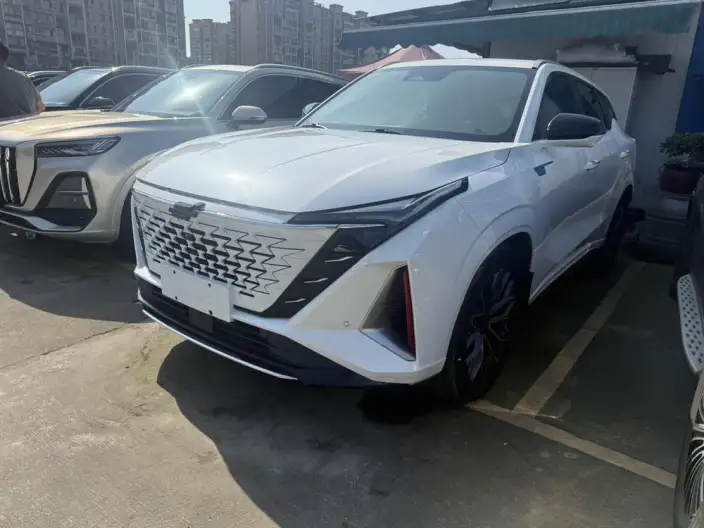 Changan Auchan Z6 2023 Model Blue whale 1.5T DCT Smart Prestige Model