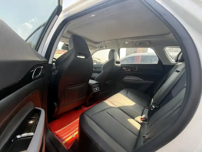 Changan Auchan Z6 2023 Model Blue whale 1.5T DCT Smart Prestige Model – фото 8
