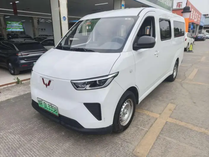 Wuling Yangguang 2024 Model 300km Comfort Model Passenger car Edition 60kW