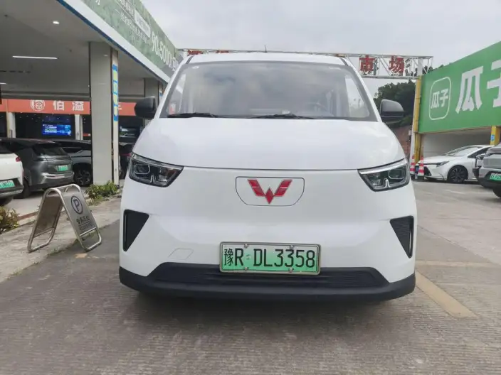 Wuling Yangguang 2024 Model 300km Comfort Model Passenger car Edition 60kW
