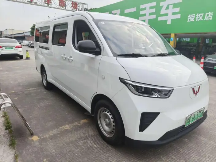 Wuling Yangguang 2024 Model 300km Comfort Model Passenger car Edition 60kW
