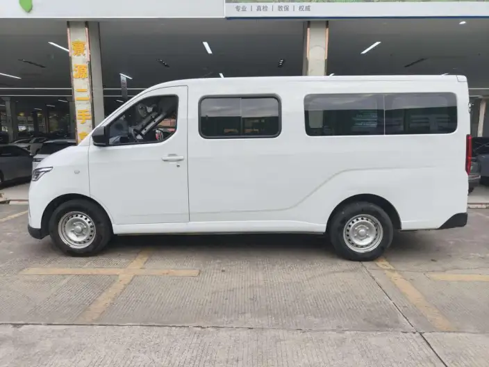 Wuling Yangguang 2024 Model 300km Comfort Model Passenger car Edition 60kW