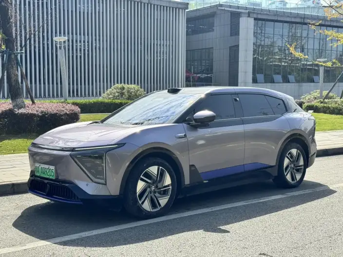 HiPhi HiPhi Y 2023 Model 560km Pioneer Edition – фото 1