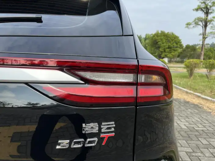 EXEED Lingyun 2025 Model 300T 2WD Beyond Edition – фото 9