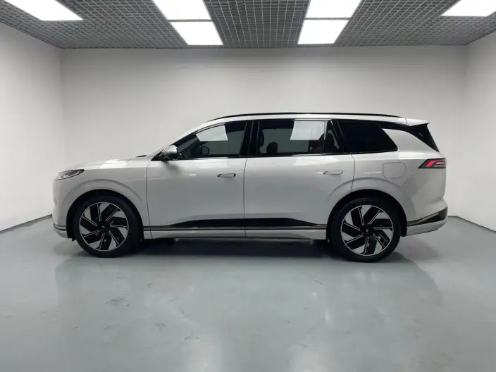 eπ 008 2024 Model 210Max Extended Range Edition 6 seat