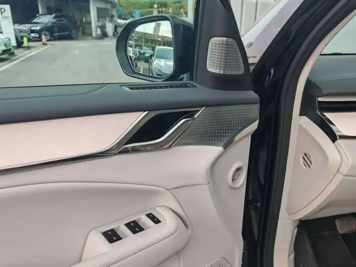 Volvo EM90 2025 Model Ultra VI seat – фото 8