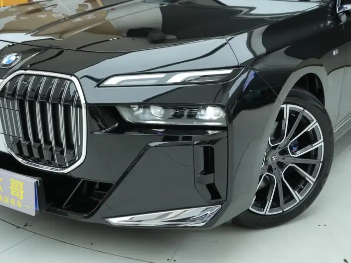 BMW 7 Series 2023 Model 735Li M Sports Set – фото 8