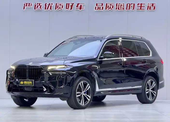 BMW X7 2023 Model xDrive40i Exclusive Model M Sports Set – фото 1
