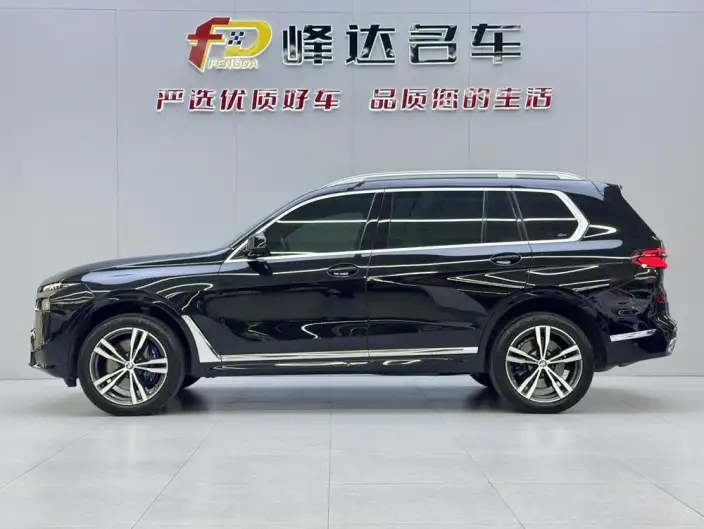 BMW X7 2023 Model xDrive40i Exclusive Model M Sports Set – фото 3