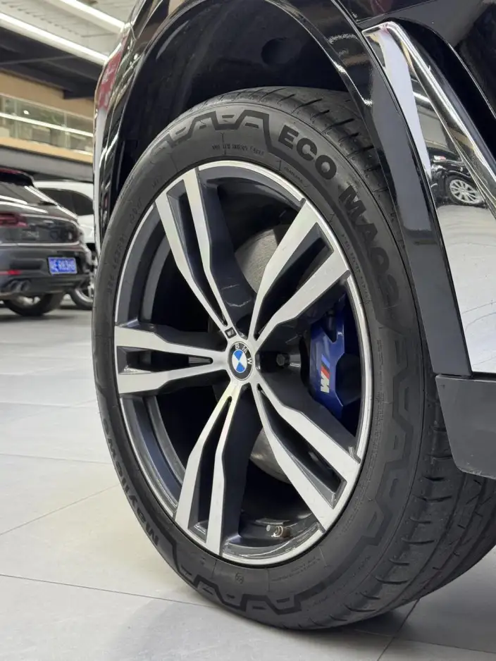 BMW X7 2023 Model xDrive40i Exclusive Model M Sports Set – фото 6
