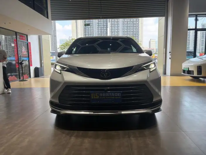 Toyota Sienna 2024 Model Hybrid 2.5L Premium Edition – фото 2