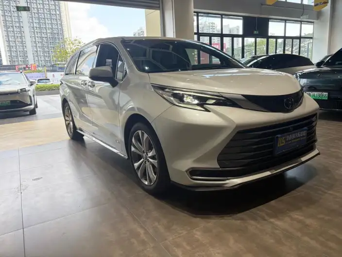 Toyota Sienna 2024 Model Hybrid 2.5L Premium Edition – фото 3