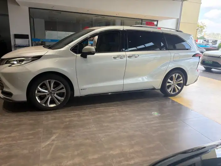 Toyota Sienna 2024 Model Hybrid 2.5L Premium Edition – фото 4