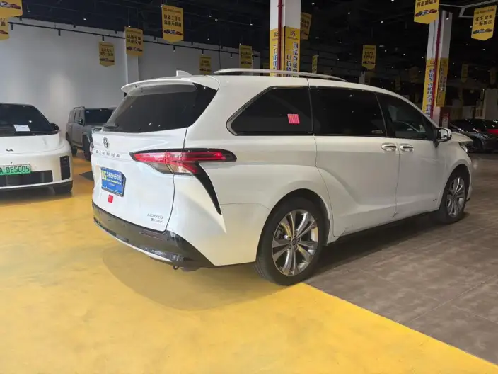 Toyota Sienna 2024 Model Hybrid 2.5L Premium Edition – фото 7