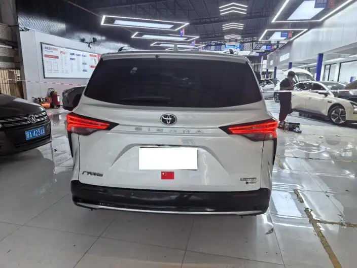 Toyota Sienna 2024 Model Hybrid 2.5L Premium Edition – фото 9