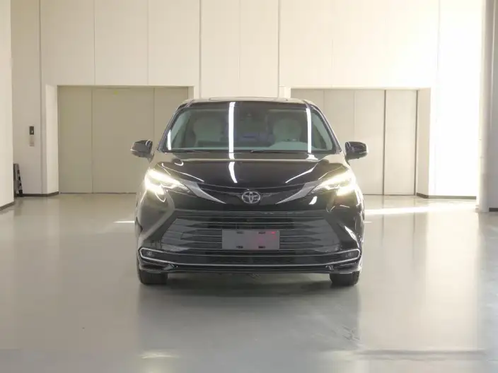 Toyota Sienna 2024 Model Hybrid 2.5L 4WD Deluxe Edition – фото 2