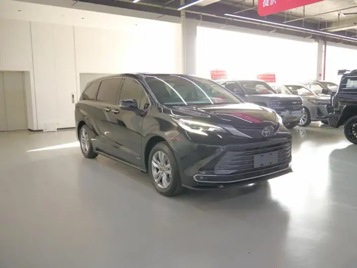Toyota Sienna 2024 Model Hybrid 2.5L 4WD Deluxe Edition – фото 3