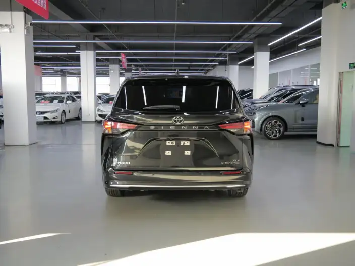 Toyota Sienna 2024 Model Hybrid 2.5L 4WD Deluxe Edition – фото 6