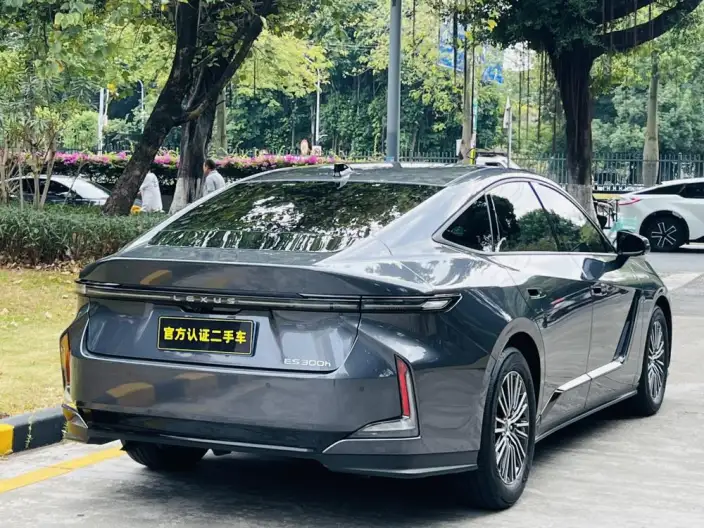 Lexus ES 2026 Model 300h – фото 6