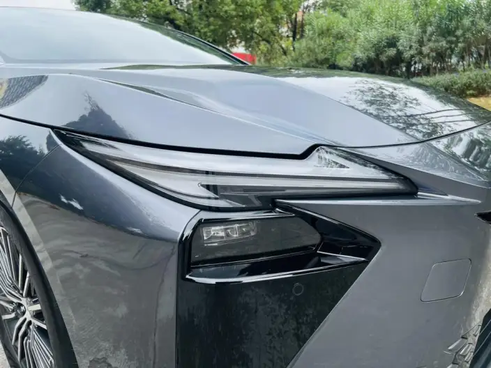 Lexus ES 2026 Model 300h – фото 9