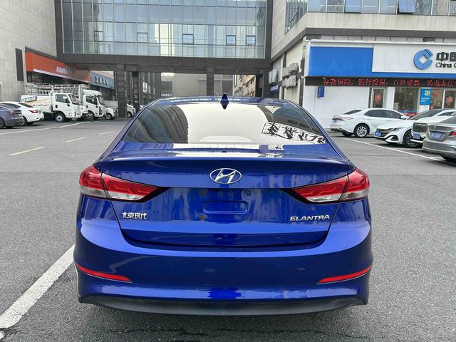 Hyundai Elantra Модель 2019 года 1.5L CVT Smart Hyun · Elite – фото 4