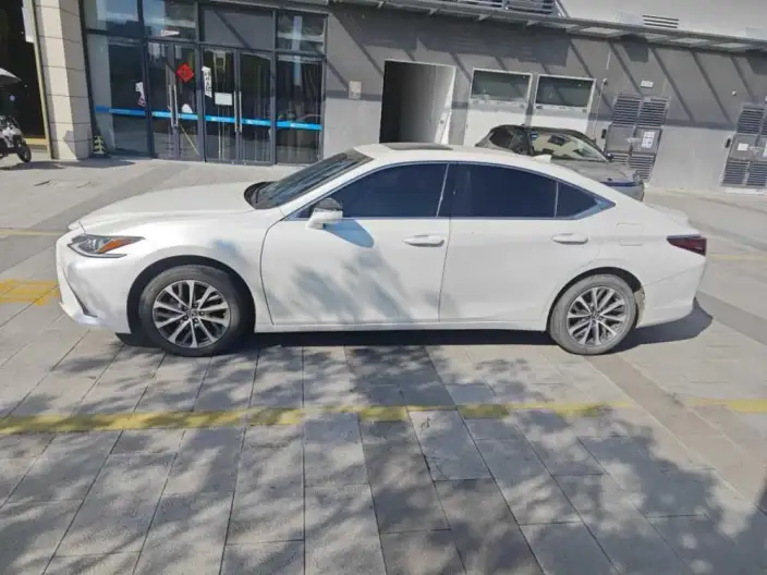 Lexus ES 2024 Model 200 Premium