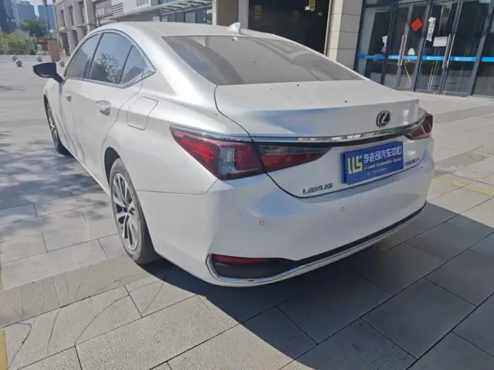 Lexus ES 2024 Model 200 Premium