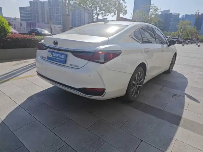 Lexus ES 2024 Model 200 Premium – фото 5