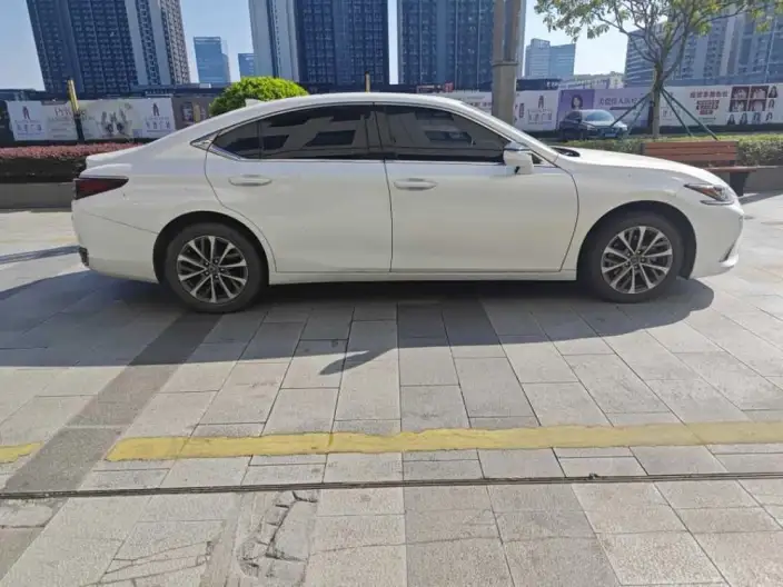 Lexus ES 2024 Model 200 Premium – фото 6