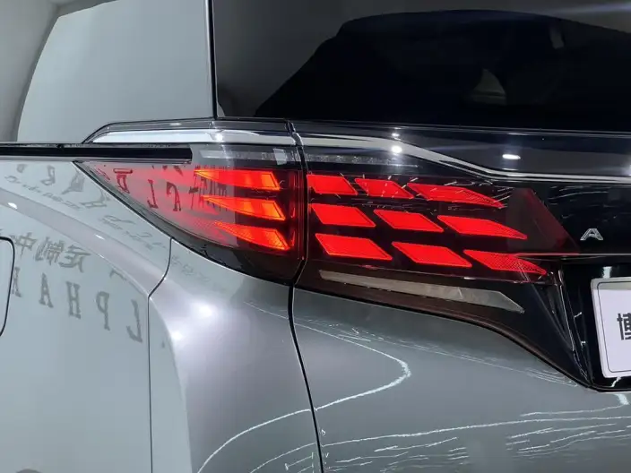 Elfa 2023 Model 2.5L Intelligent Hybrid 4WD Premium Edition – фото 7