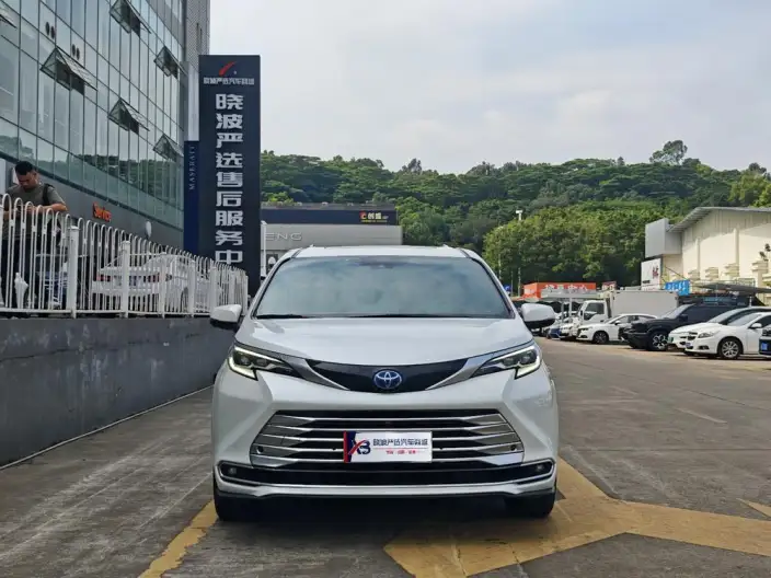 Toyota Sienna 2021 Model 2.5L Hybrid Platinum edition