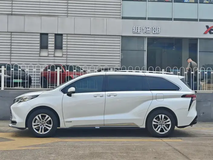Toyota Sienna 2021 Model 2.5L Hybrid Platinum edition