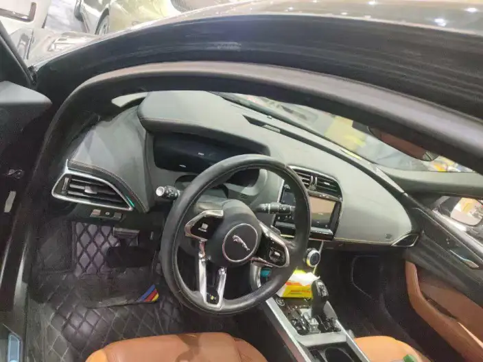 Jaguar XE L 2023 Model 2.0T 250PS R-DYNAMIC S Enterprising Sports Edition – фото 6