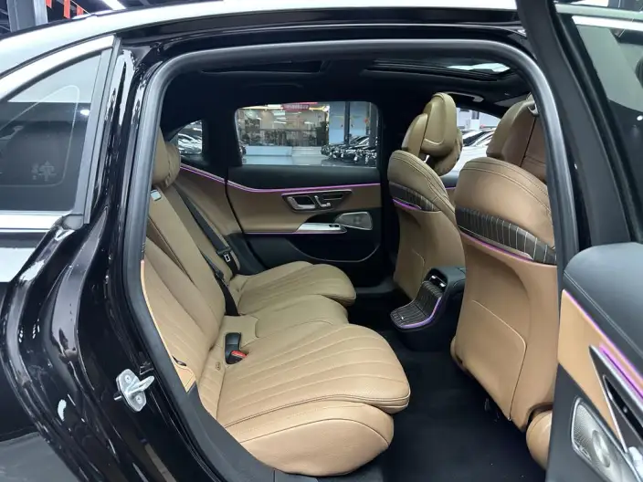 Mercedes-Benz E-Class 2024 Model E 300 L Luxury Model sedan – фото 8