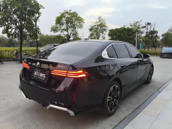 BMW 5 Series 2025 Model 525Li M Sports Set – фото 7