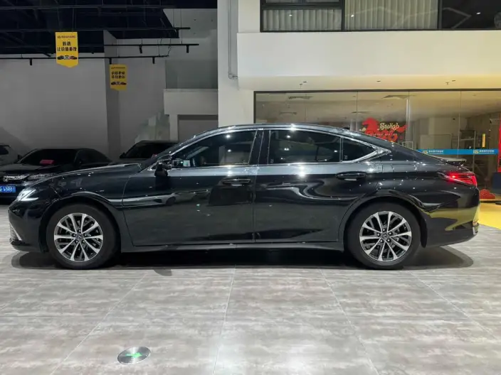 Lexus ES 2025 Model 300h Premium