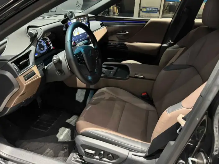 Lexus ES 2025 Model 300h Premium – фото 8