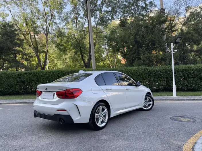 BMW 1 Series 2023 Model 120i M Sports Night Edition – фото 5