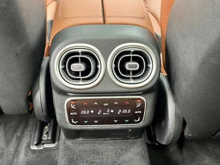 Mercedes-Benz GLC 2023 Model GLC 260 L 4MATIC Luxury Model 5 seat – фото 7