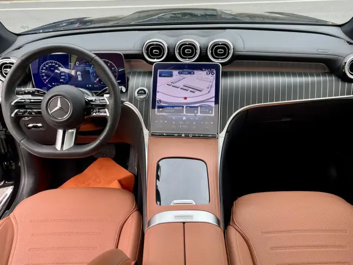 Mercedes-Benz GLC 2023 Model GLC 260 L 4MATIC Luxury Model 5 seat – фото 9