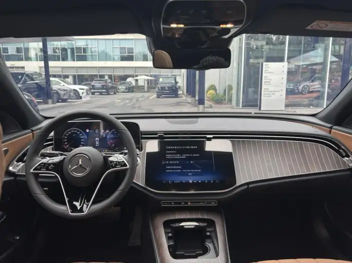 Mercedes-Benz E-Class 2025 Model E 300 L Fashion Model sedan – фото 8