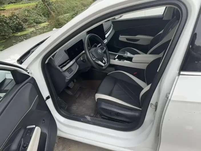 Volkswagen Sagitar 2026 Model L 300TSI DSG Luxury Model – фото 9