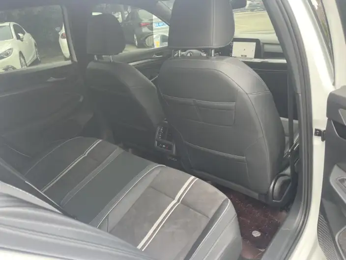 Volkswagen Golf 2023 Model Facelift 280TSI DSG R-Line Lite – фото 9