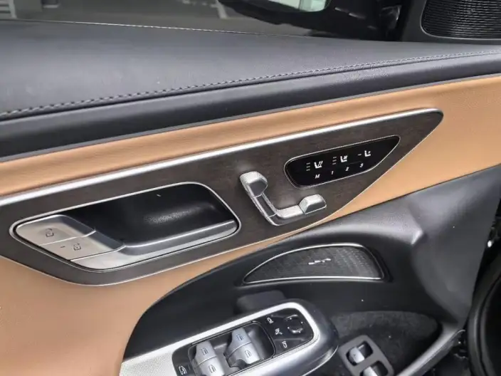 Mercedes-Benz E-Class PHEV 2024 Model E 350 e L sedan – фото 5